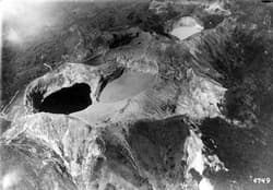 Danau kawah Kelimutu detail