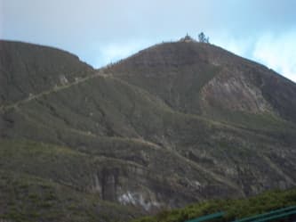 Air danau berwarna biru