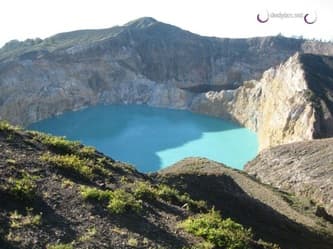 Tepian danau Kelimutu